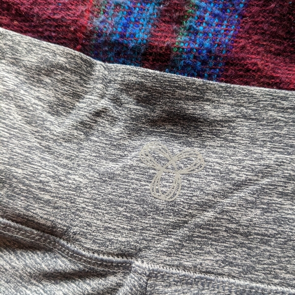 TNA Heather Grey Comfy Leggings - Picture 3 of 3